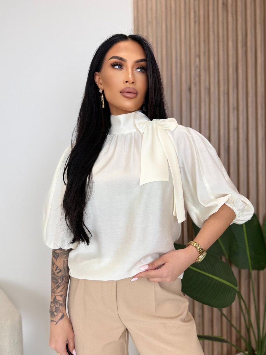 Bluzka ze stójką i wiązaniem SHE fashion for her