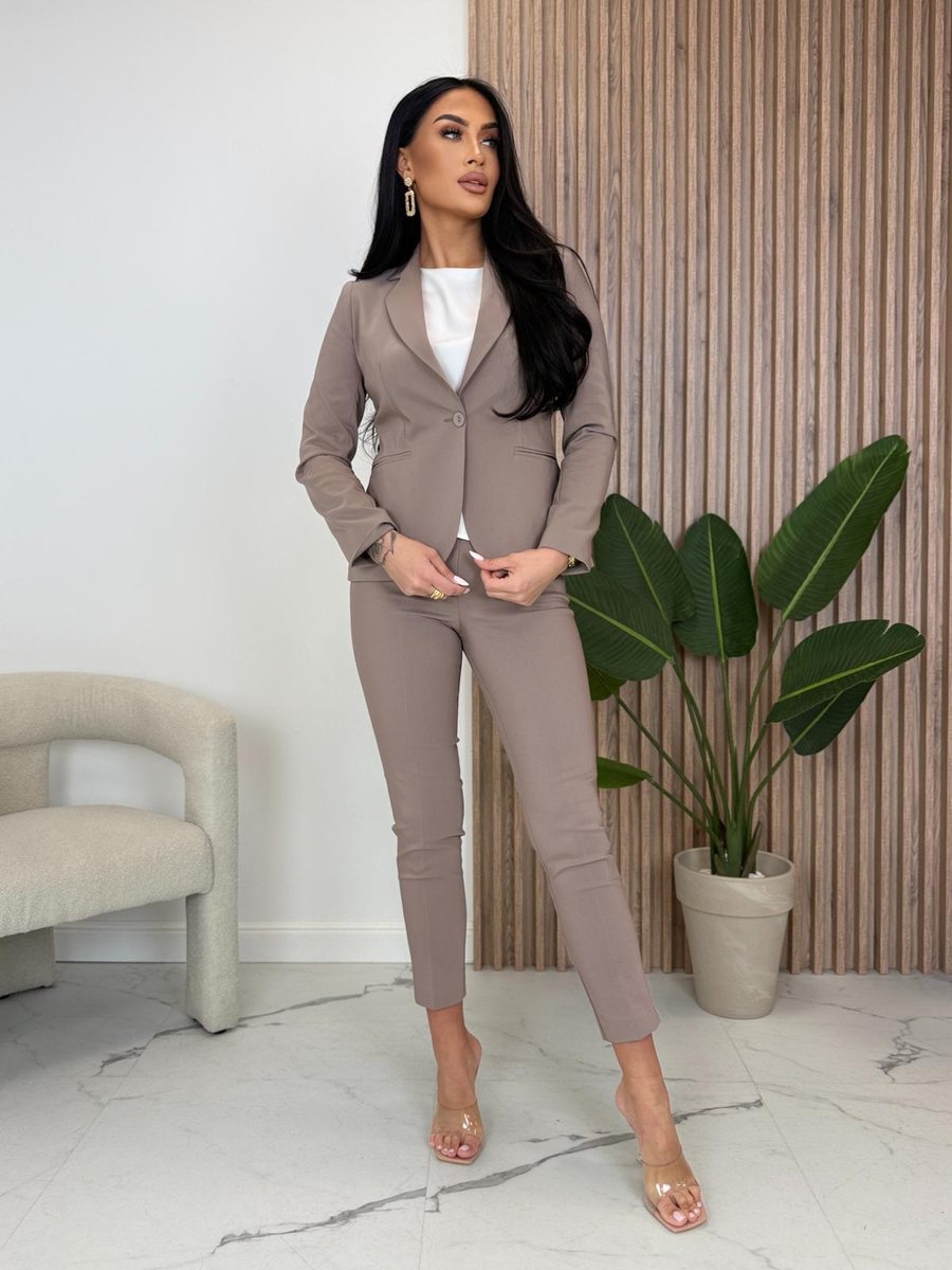 Garnitur damski w kolorze taupe SHE fashion for her